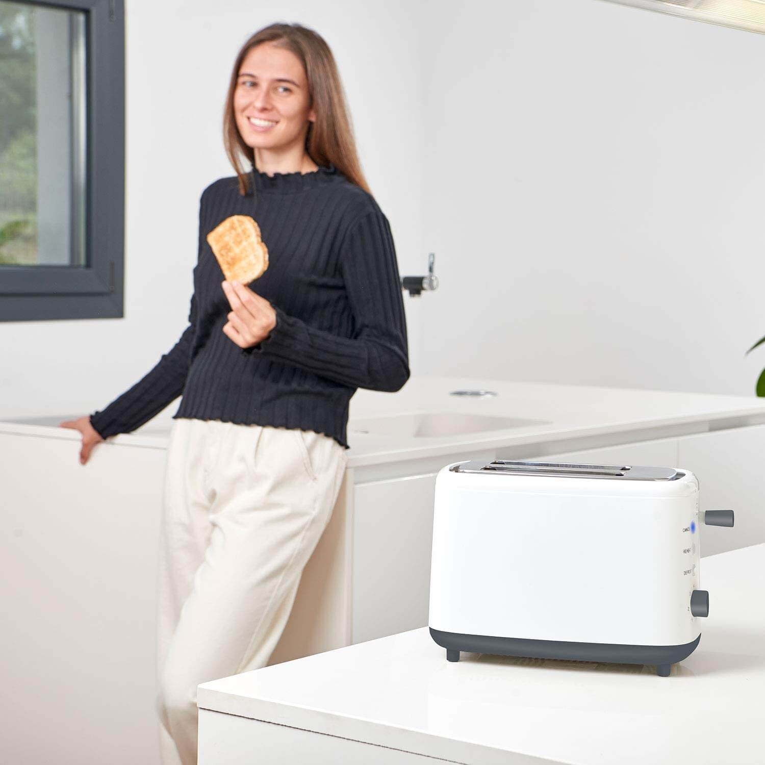 מצנם חשמלי עוצמתי לבן 820W פתח רחב – תמונה 3