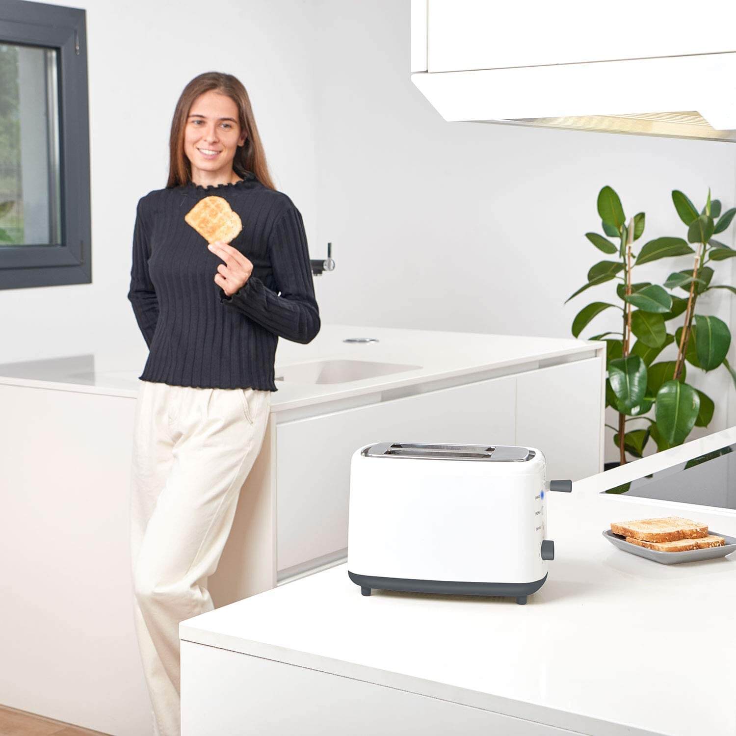 מצנם חשמלי עוצמתי לבן 820W פתח רחב – תמונה 8