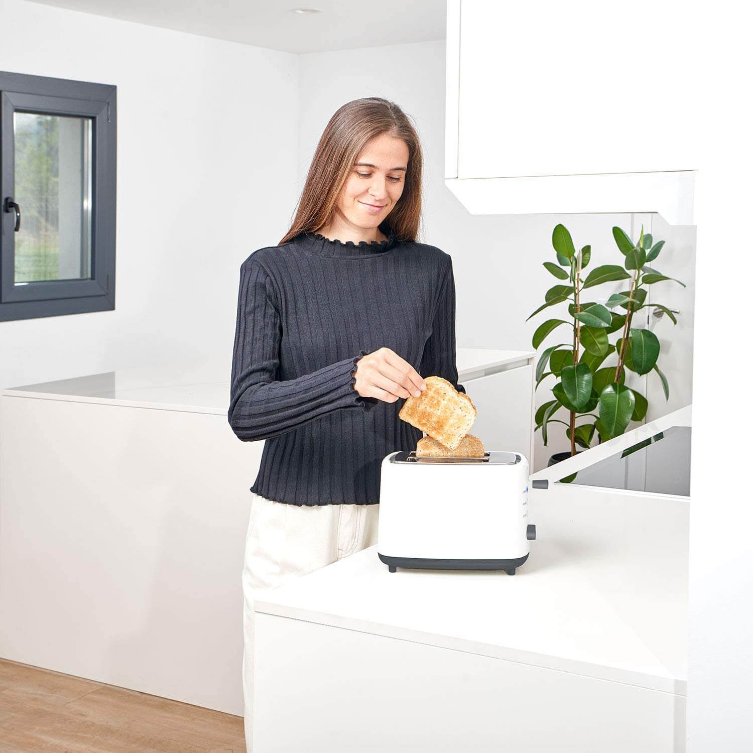 מצנם חשמלי עוצמתי לבן 820W פתח רחב – תמונה 2